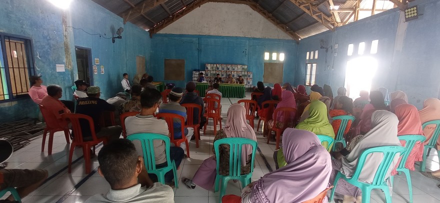 PENYALURAN BANTUAN PETANI DESA LASALIMU